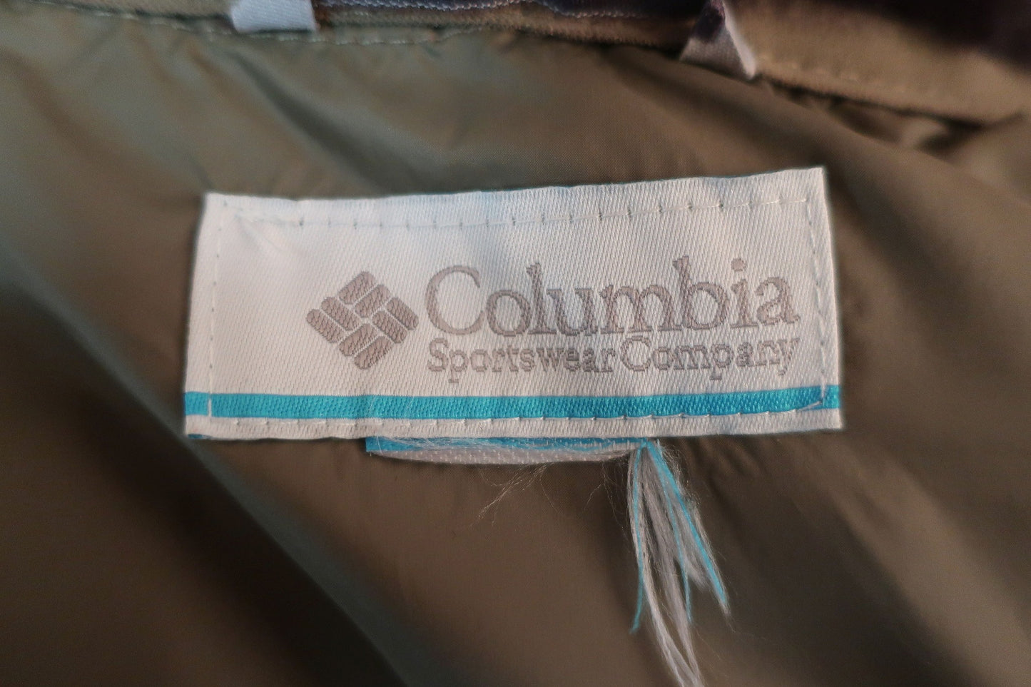 COLUMBIA moteriškas pūkinis puspaltis M dydis