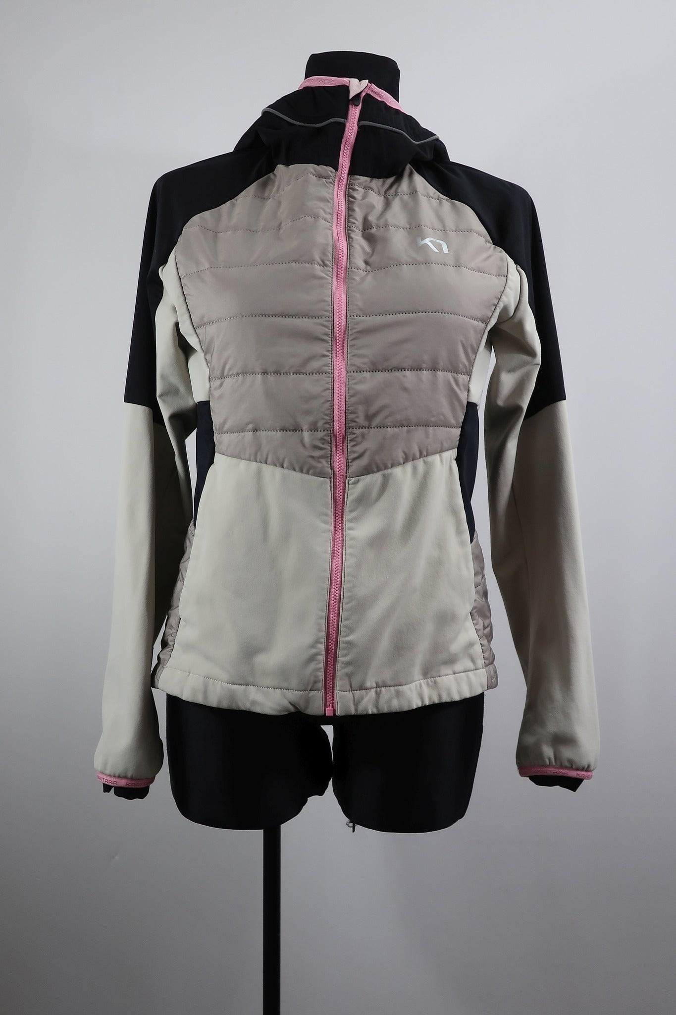 KARITRAA moteriškas windstoperinis šiltukas/lengva striukė M dydis