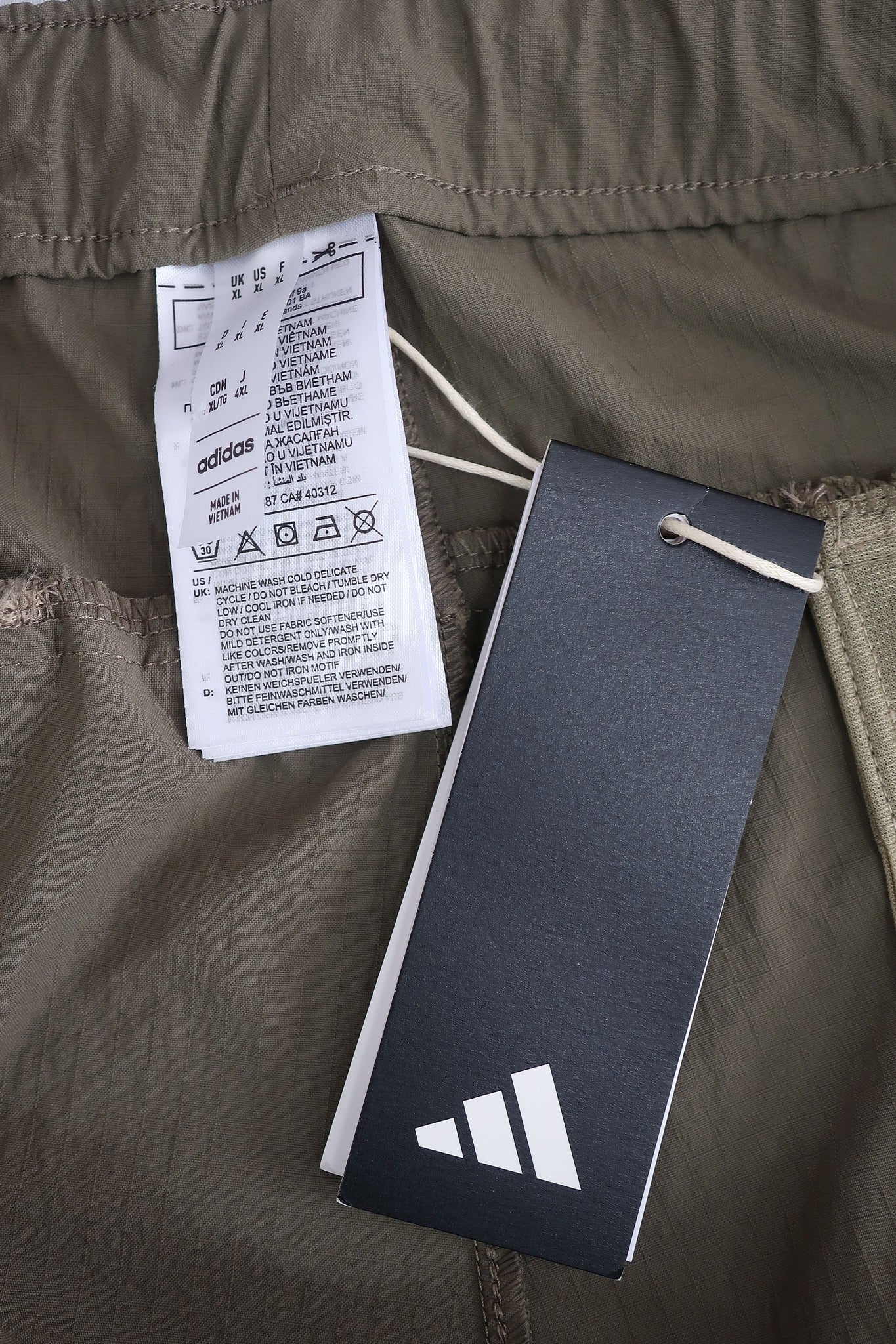 ADIDAS nauji vyriški šortai XL/XXL dydis