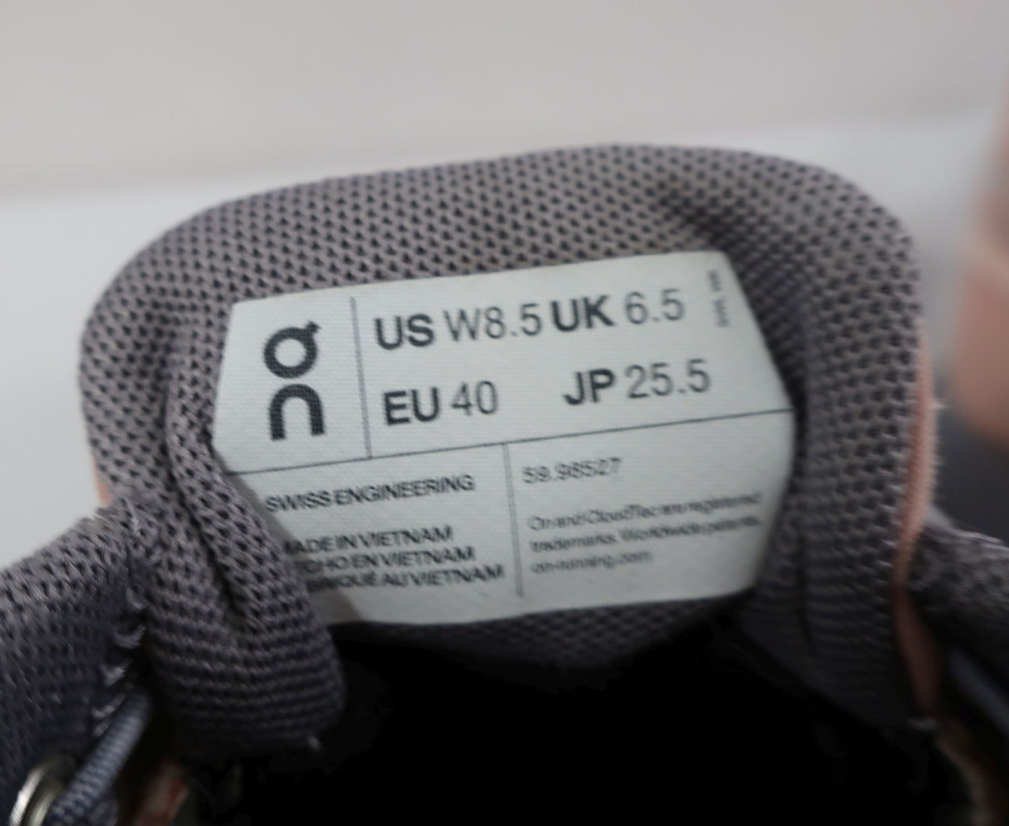 ON CLOUD (Swiss Engineering) sportiniai batai 39/39,5 dydis