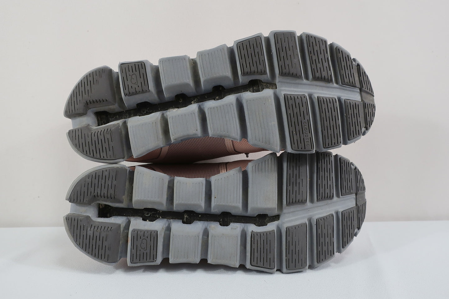 ON CLOUD (Swiss Engineering) sportiniai batai 39/39,5 dydis