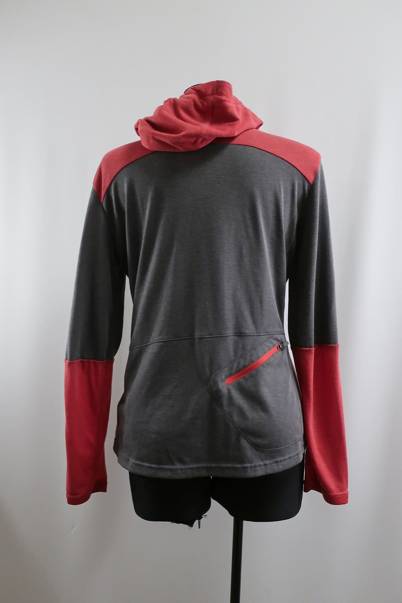 VAUDE moteriški sportiniai marškinėliai /lengvas džemperis su vilna 40 dydis