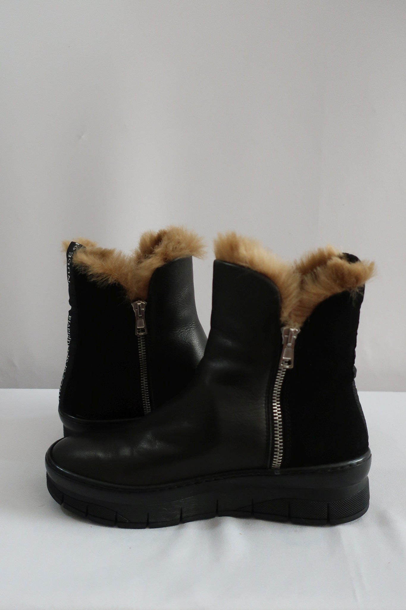 NUDE OF SCANDINAVIA moteriški odiniai šilti aulinukai 38 dydis