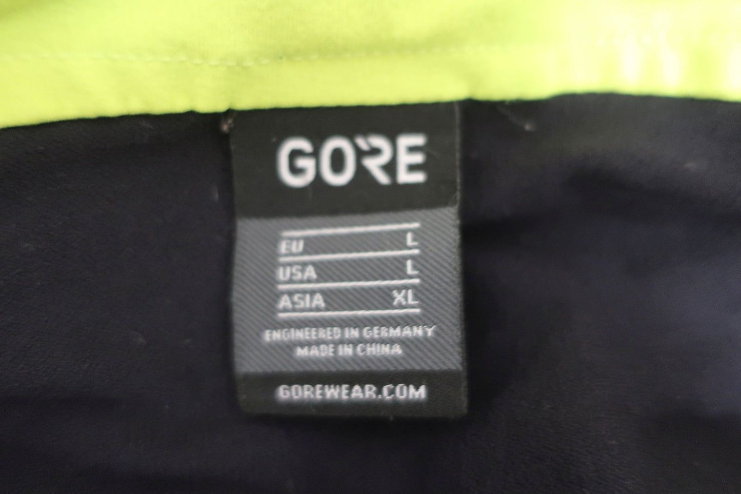 GORE vyriški sportiniai šortai M/L dydis