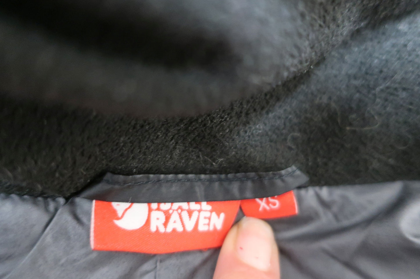 FJALLRAVEN moteriškas pūkinis lengvas puspaltis XS dydis