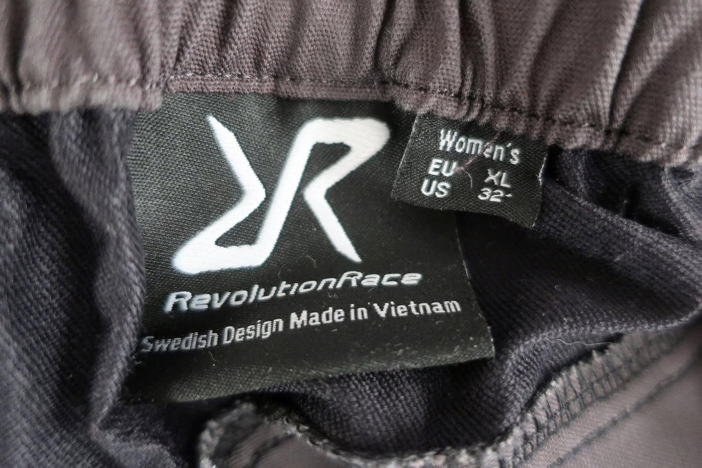 REVOLIUTION RACE moteriški šortai L/XL dydis