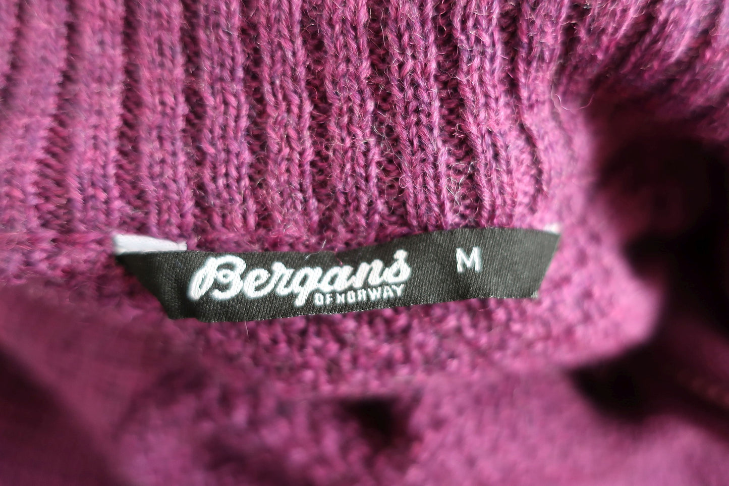 BERGANS merino vilnos moteriškas megztinis M/L dydis
