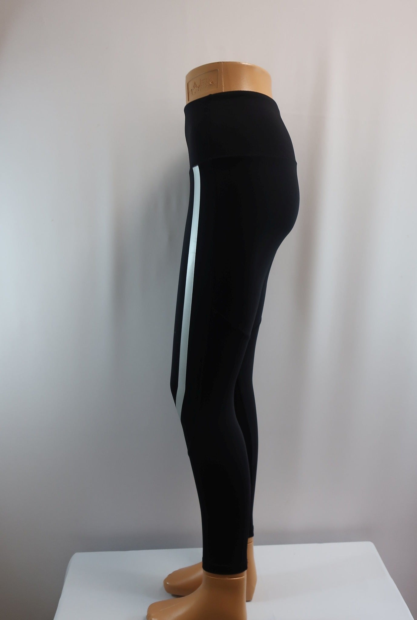 2XU moteriškos kompresinės sportinės tamprės M dydis.