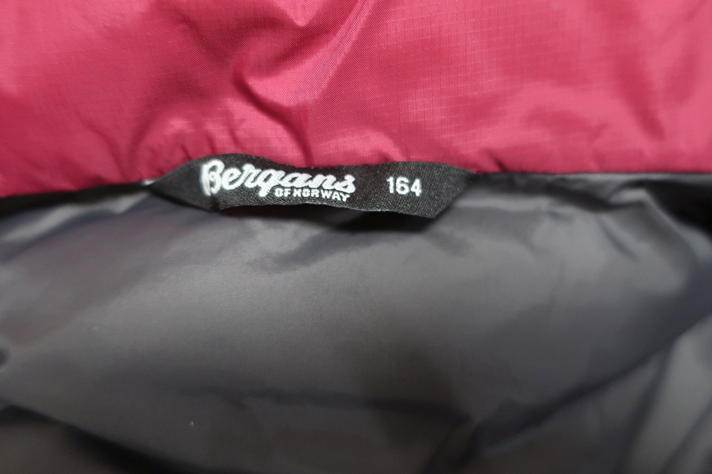 BERGANS pūkinė striukė 164 ūgiui