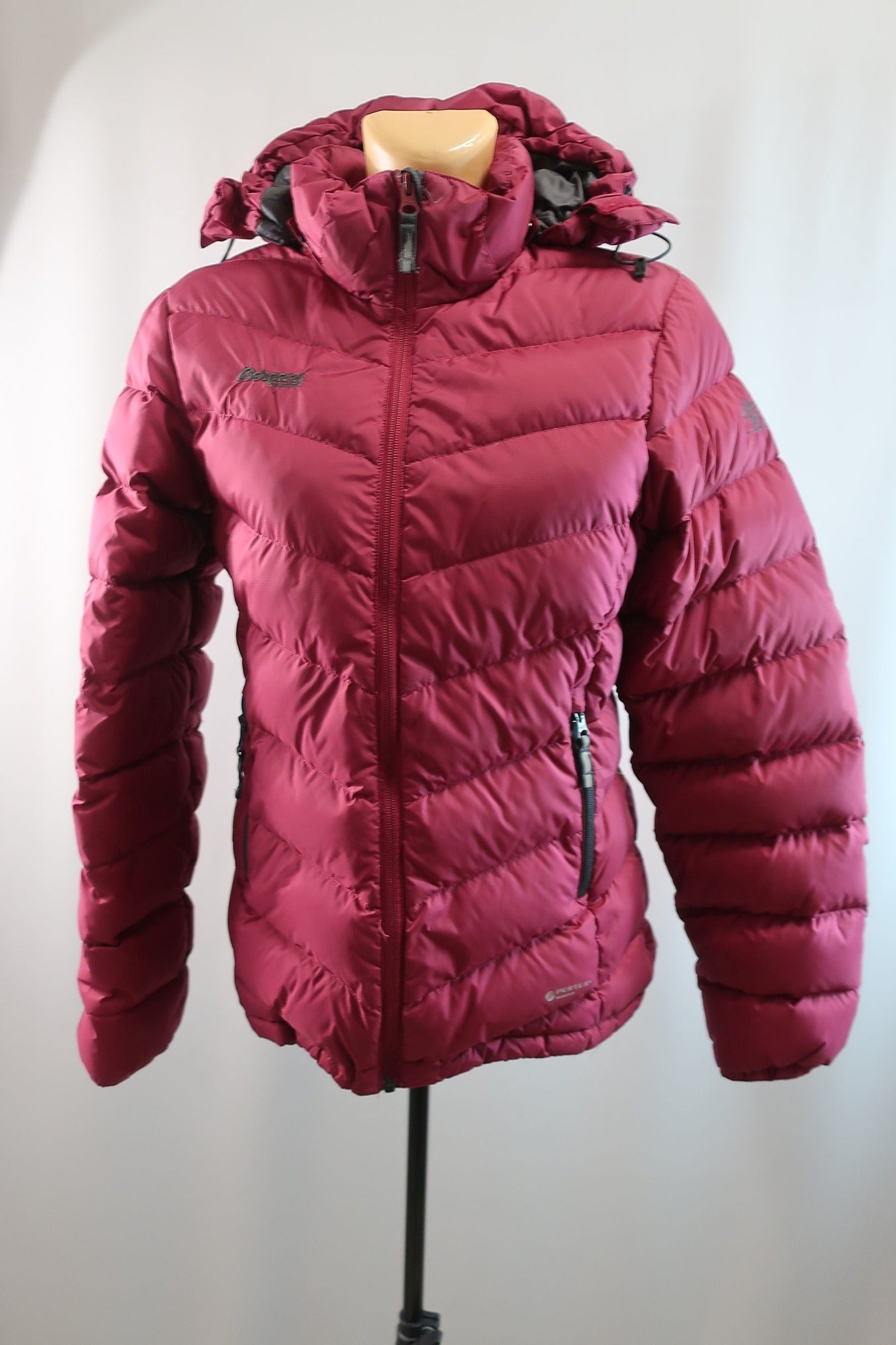 BERGANS pūkinė striukė 164 ūgiui