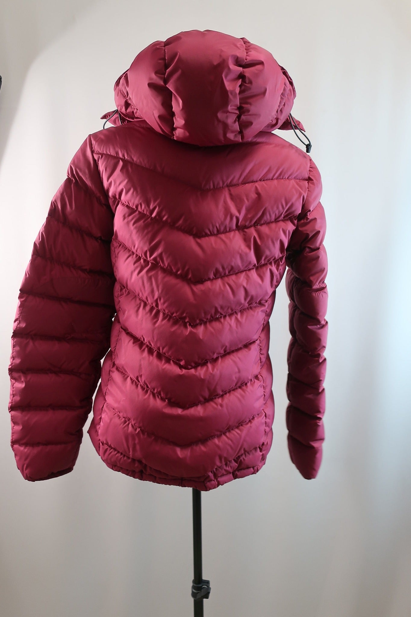 BERGANS pūkinė striukė 164 ūgiui