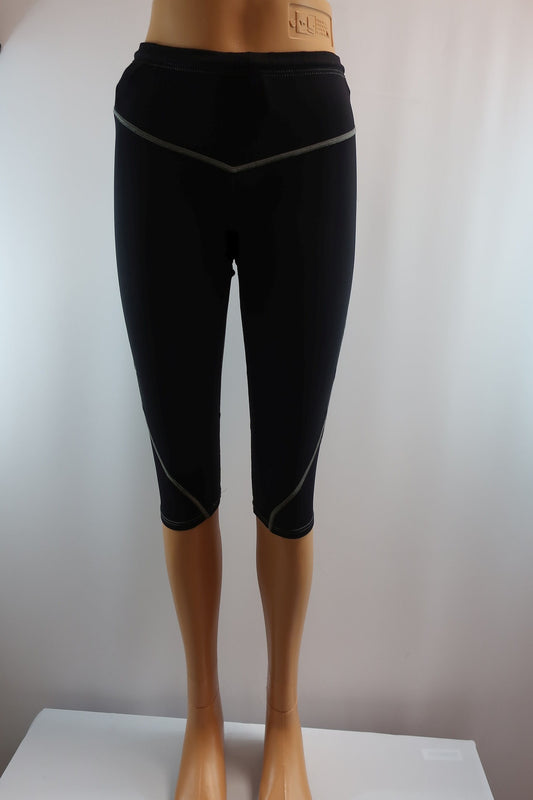 SALOMON moteriški sportiniai ilgesni šortai /tamprės S dydis.