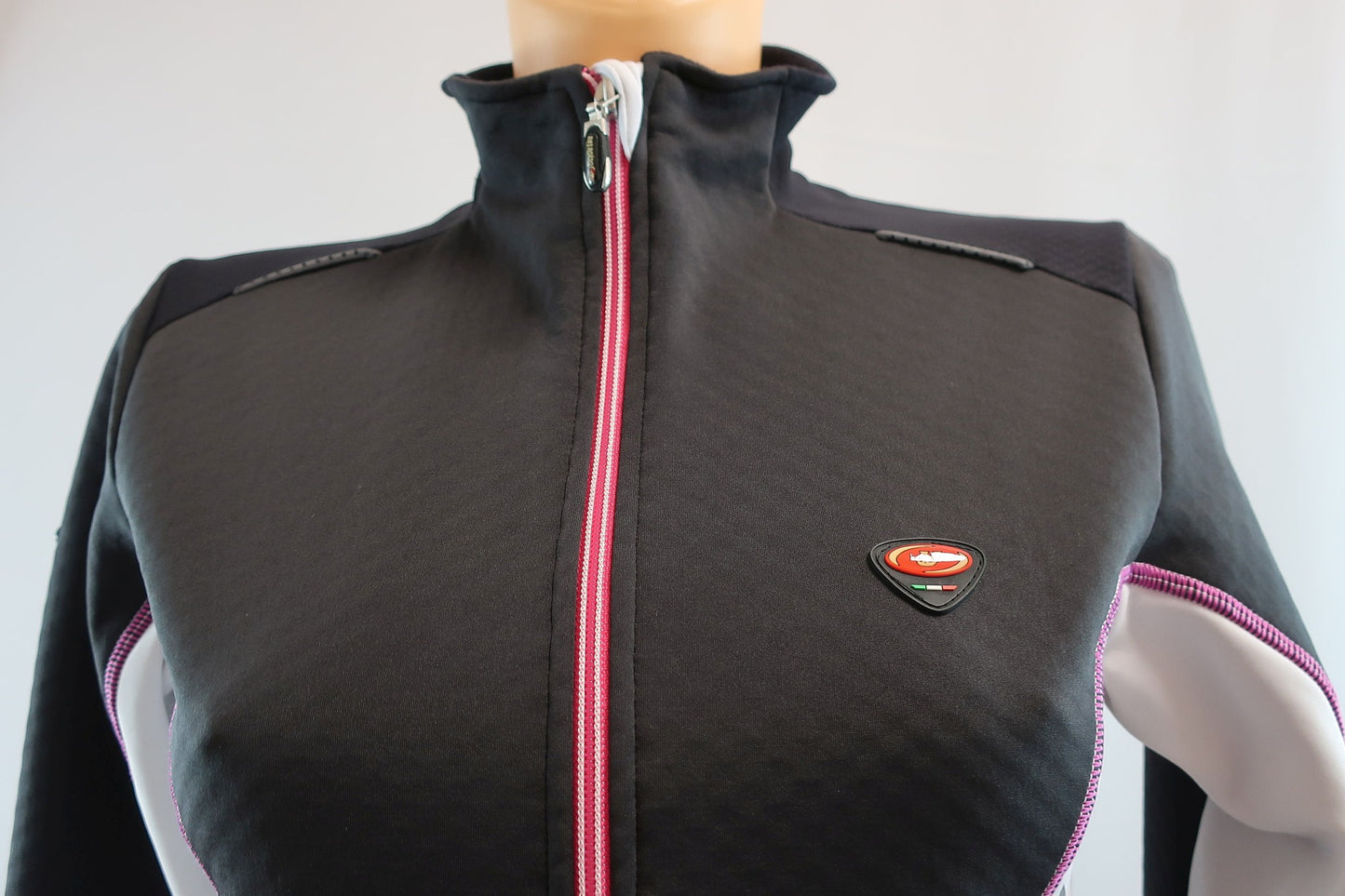 BICYCLE LINE moteriška softšelinė sportinė striukė/švarkas S dydis