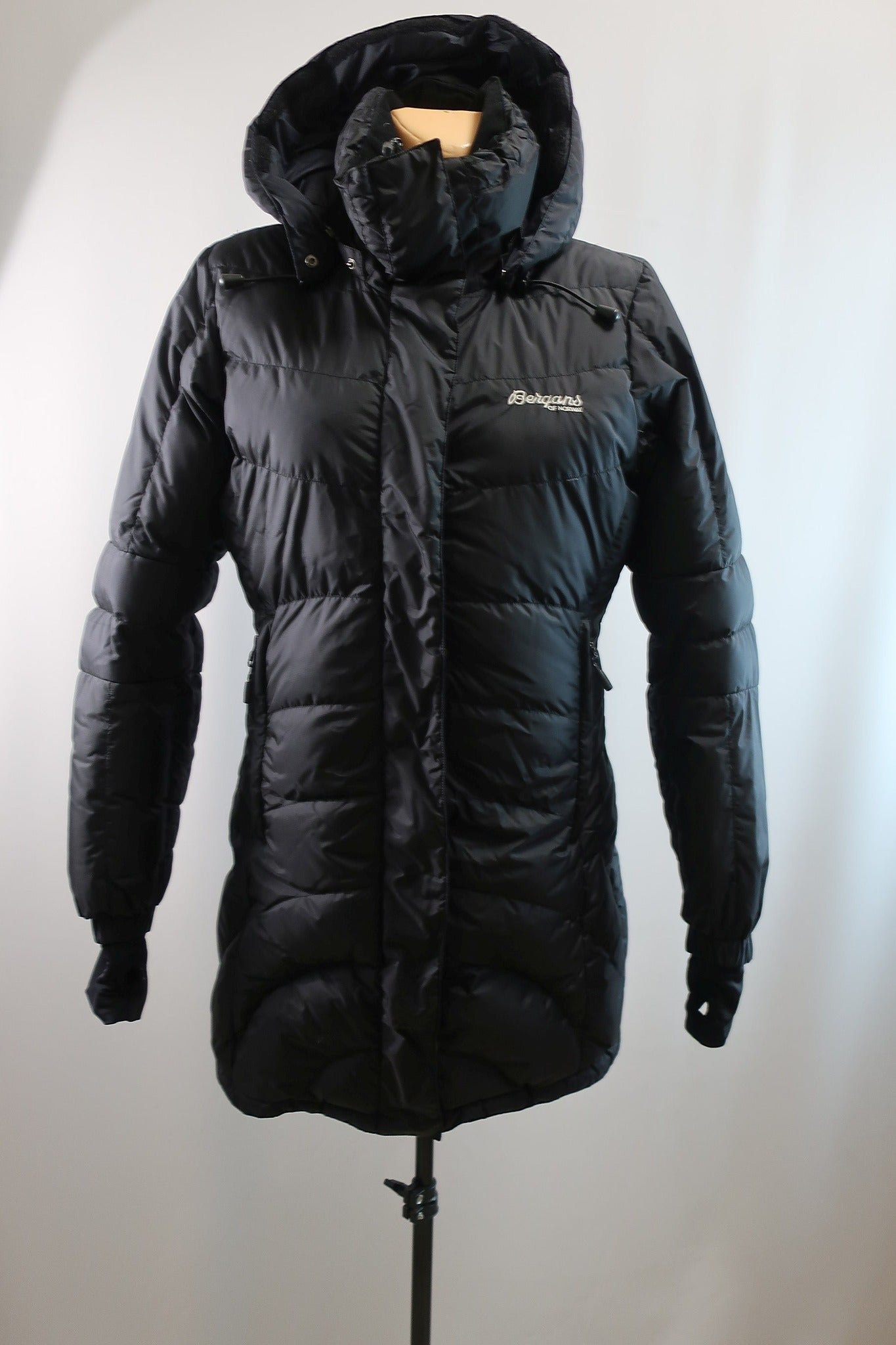BERGANS moteriška pūkinė parka/puspaltis XS dydis