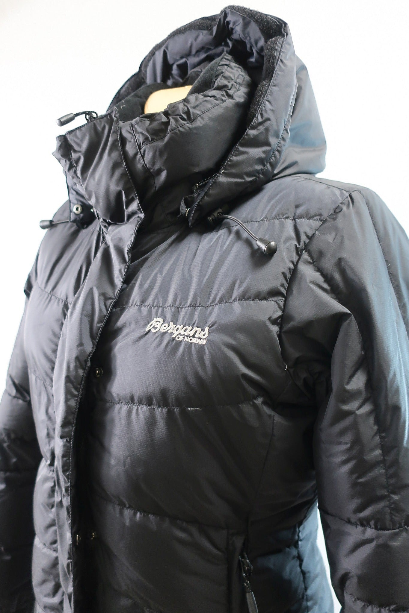 BERGANS moteriška pūkinė parka/puspaltis XS dydis