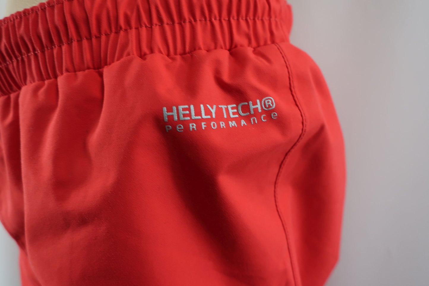 HELLY HANSEN vaikiškos neperšlampančios membraninės laisvalaikio kelnės 134 ūgiui.