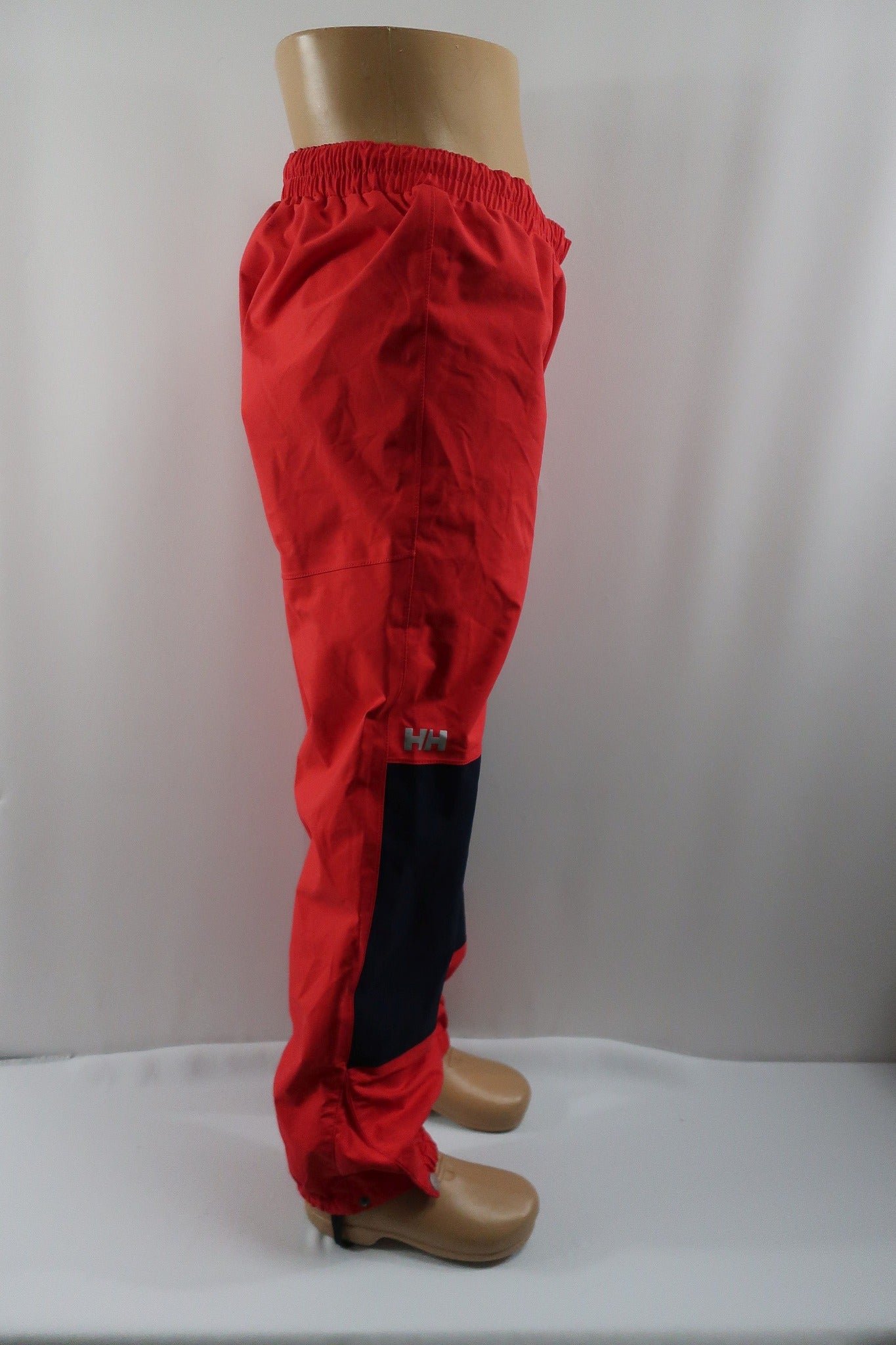 HELLY HANSEN vaikiškos neperšlampančios membraninės laisvalaikio kelnės 134 ūgiui.