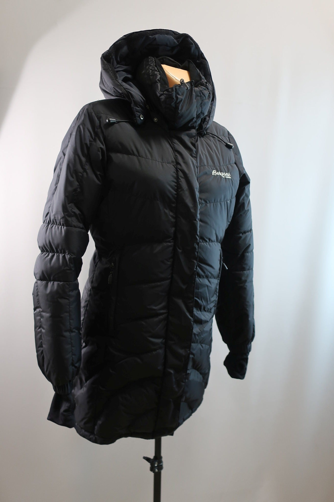 BERGANS moteriška pūkinė parka/puspaltis XS dydis