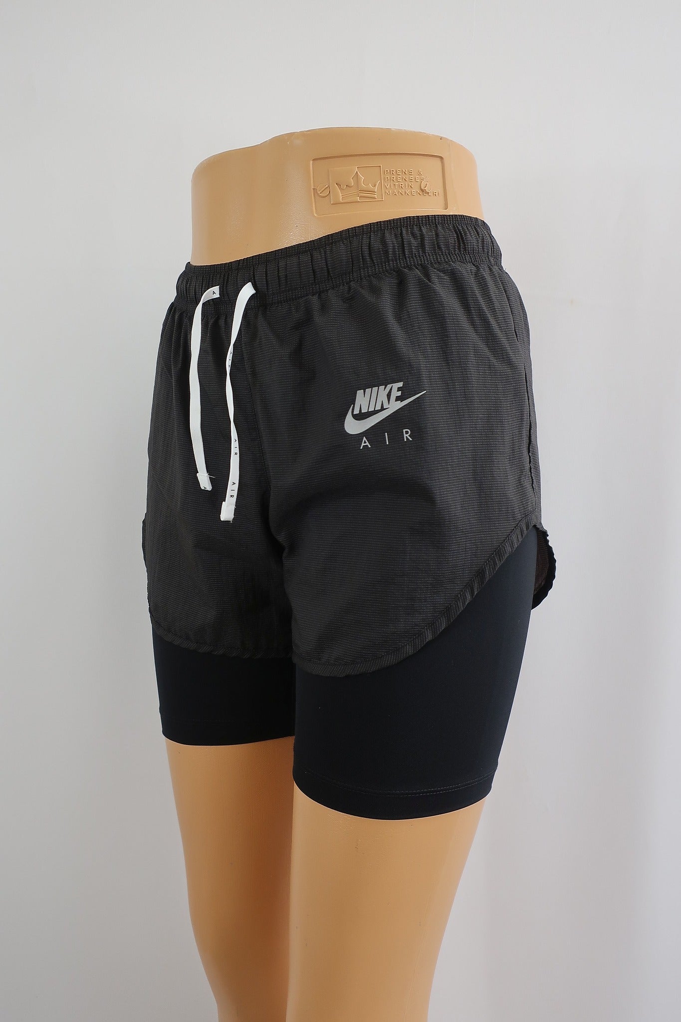 NIKE moteriški sportiniai šortai S dydis