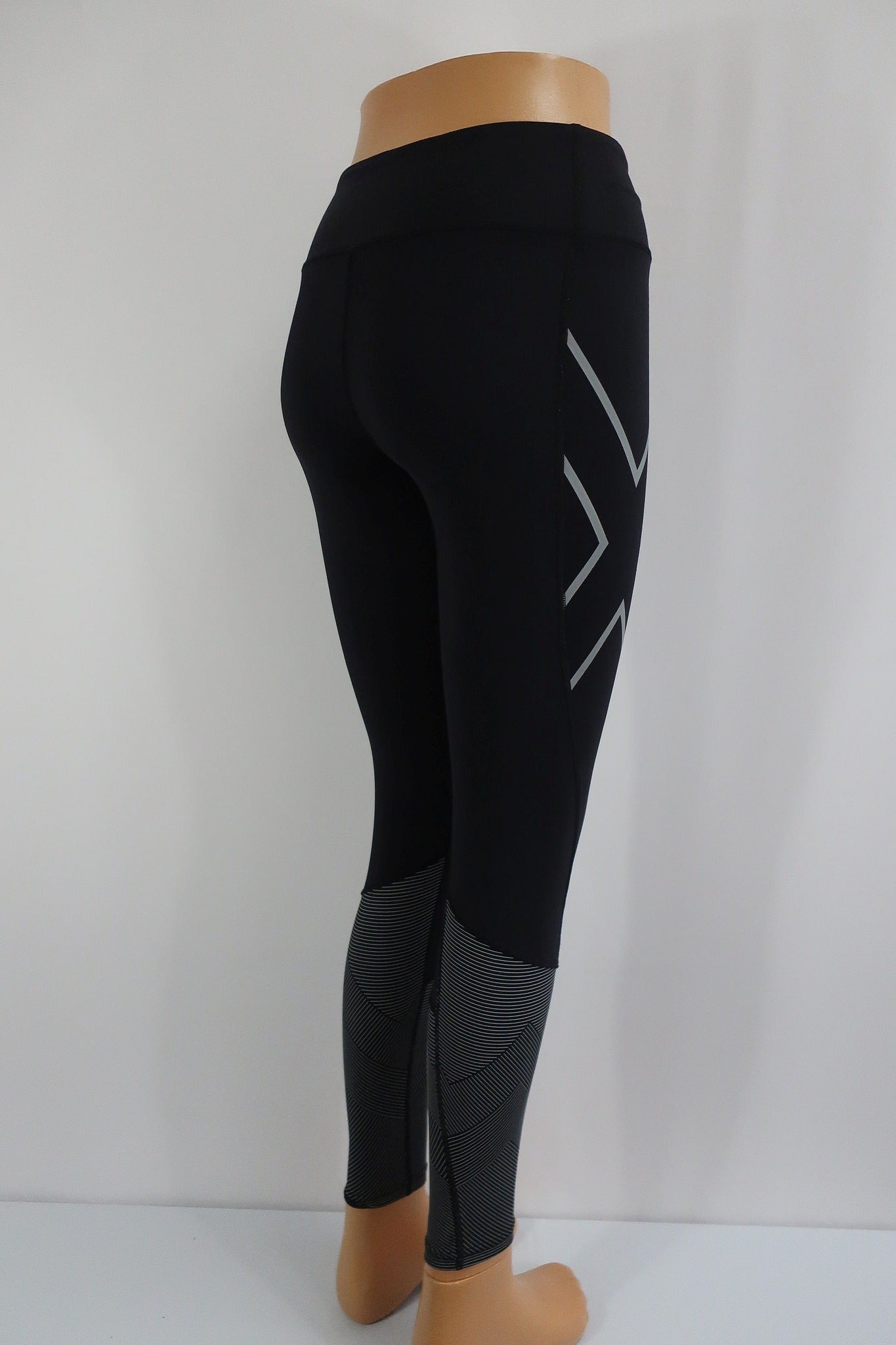 2XU moteriškos sportinės kompresinės tamprės M dydis