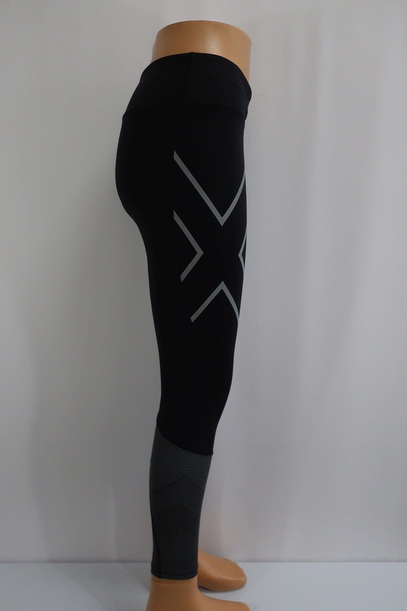 2XU moteriškos sportinės kompresinės tamprės M dydis