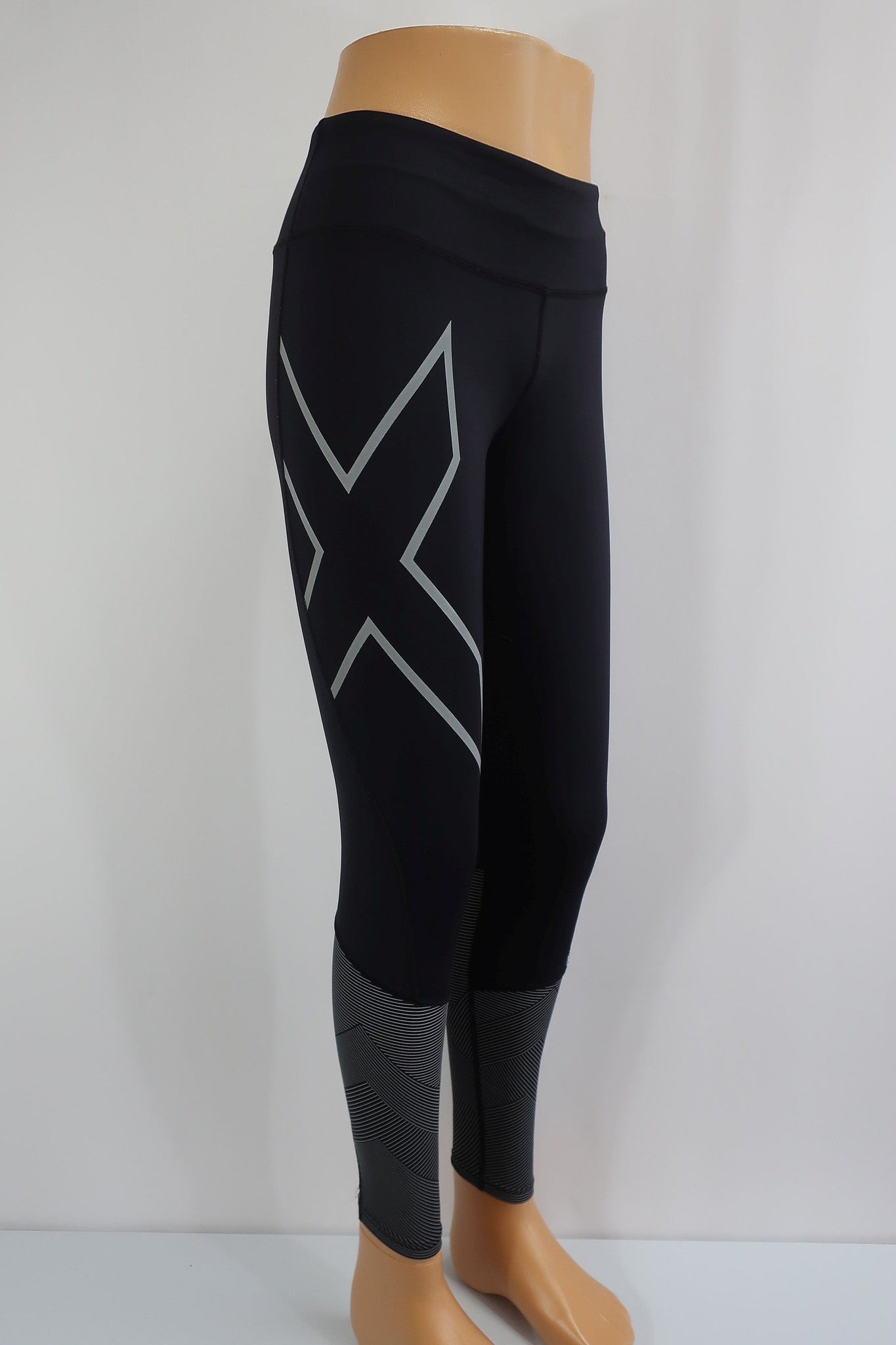 2XU moteriškos sportinės kompresinės tamprės M dydis