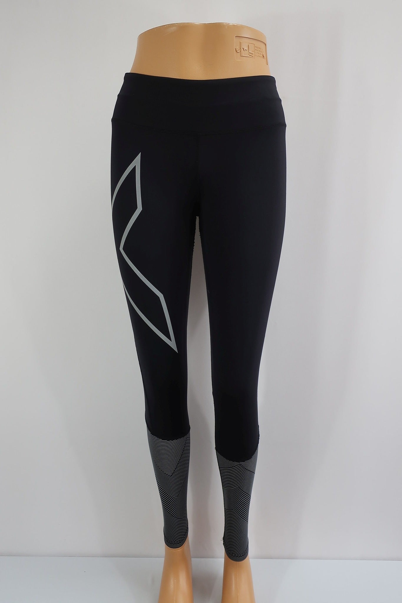 2XU moteriškos sportinės kompresinės tamprės M dydis