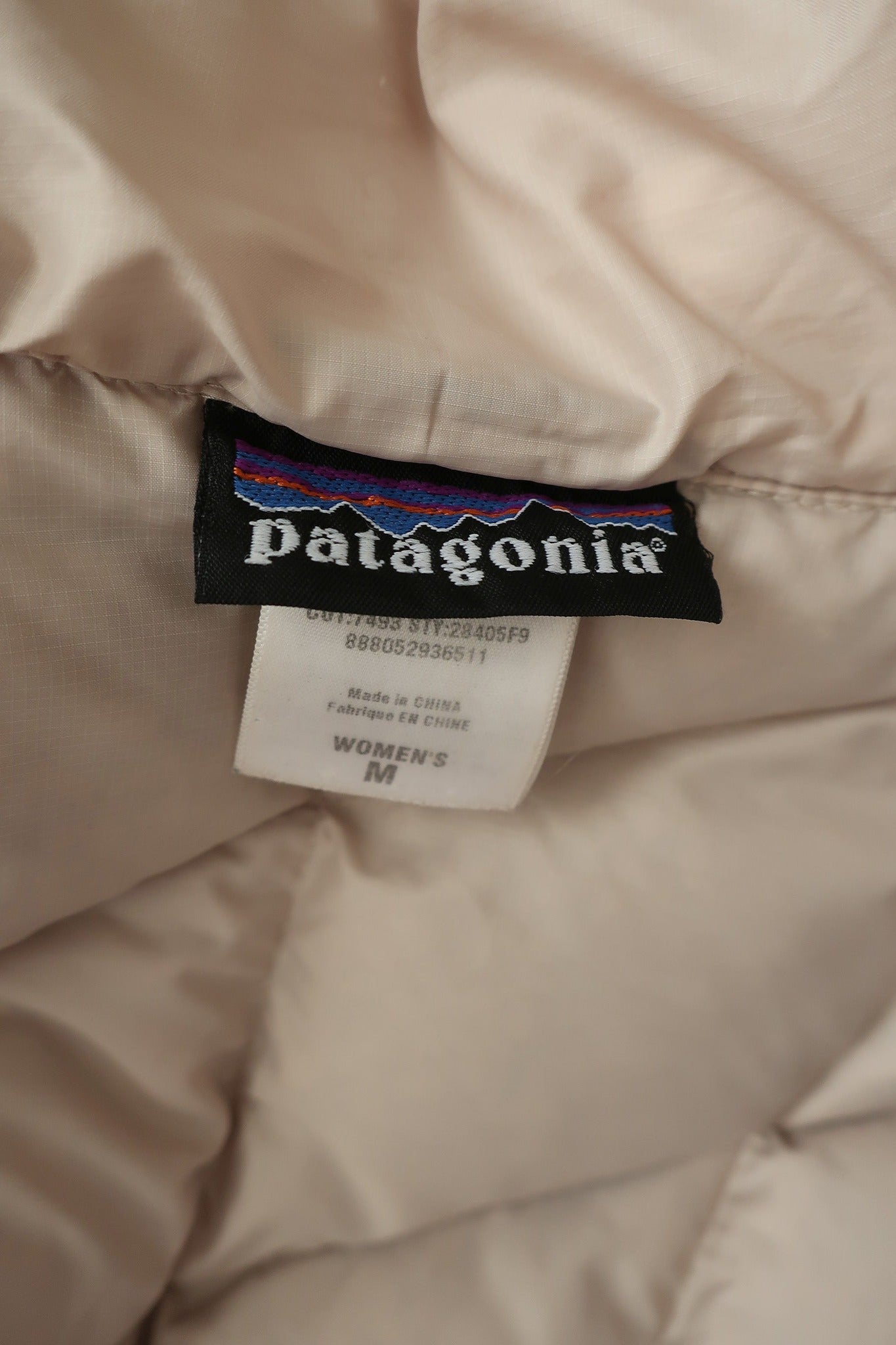 PATAGONIA moteriškas lengvas pūkinis puspaltis/ ilgesnė striukė S/M dydis