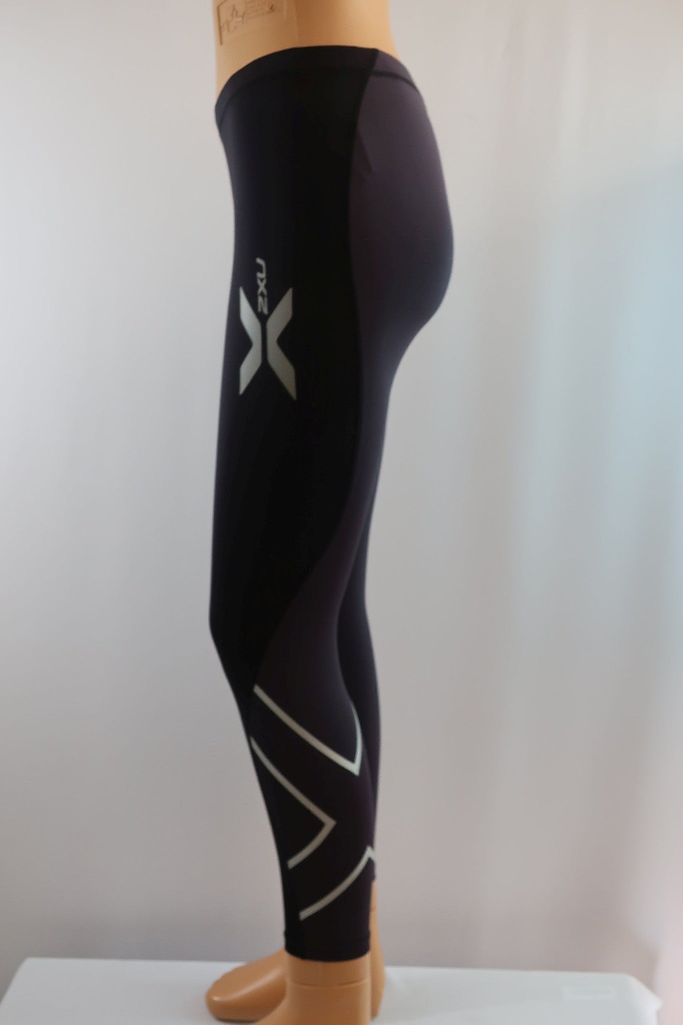 2XU moteriškos sportinės kompresinės tamprės M dydis