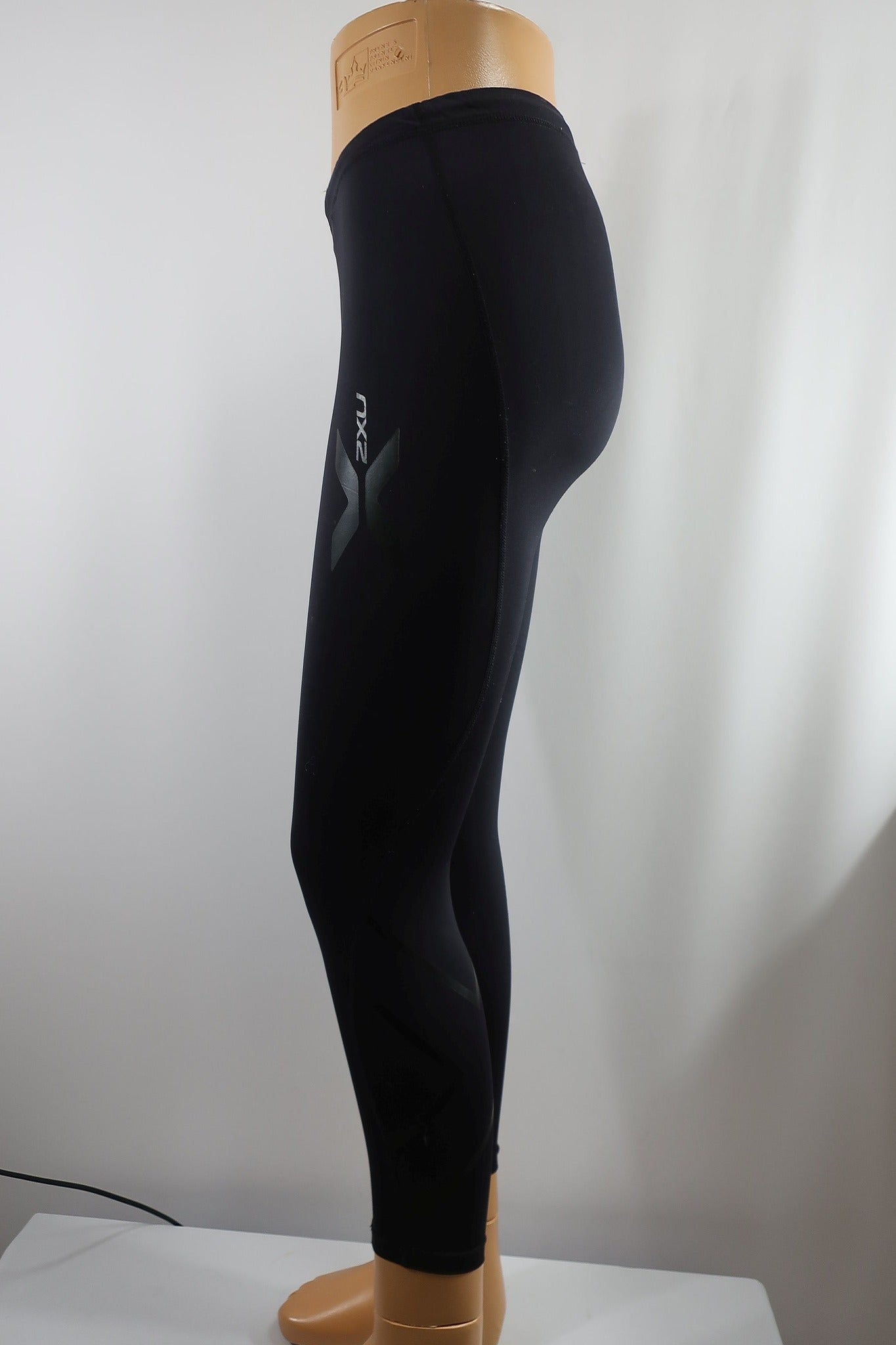 2XU moteriškos sportinės kompresinės tamprės M dydis