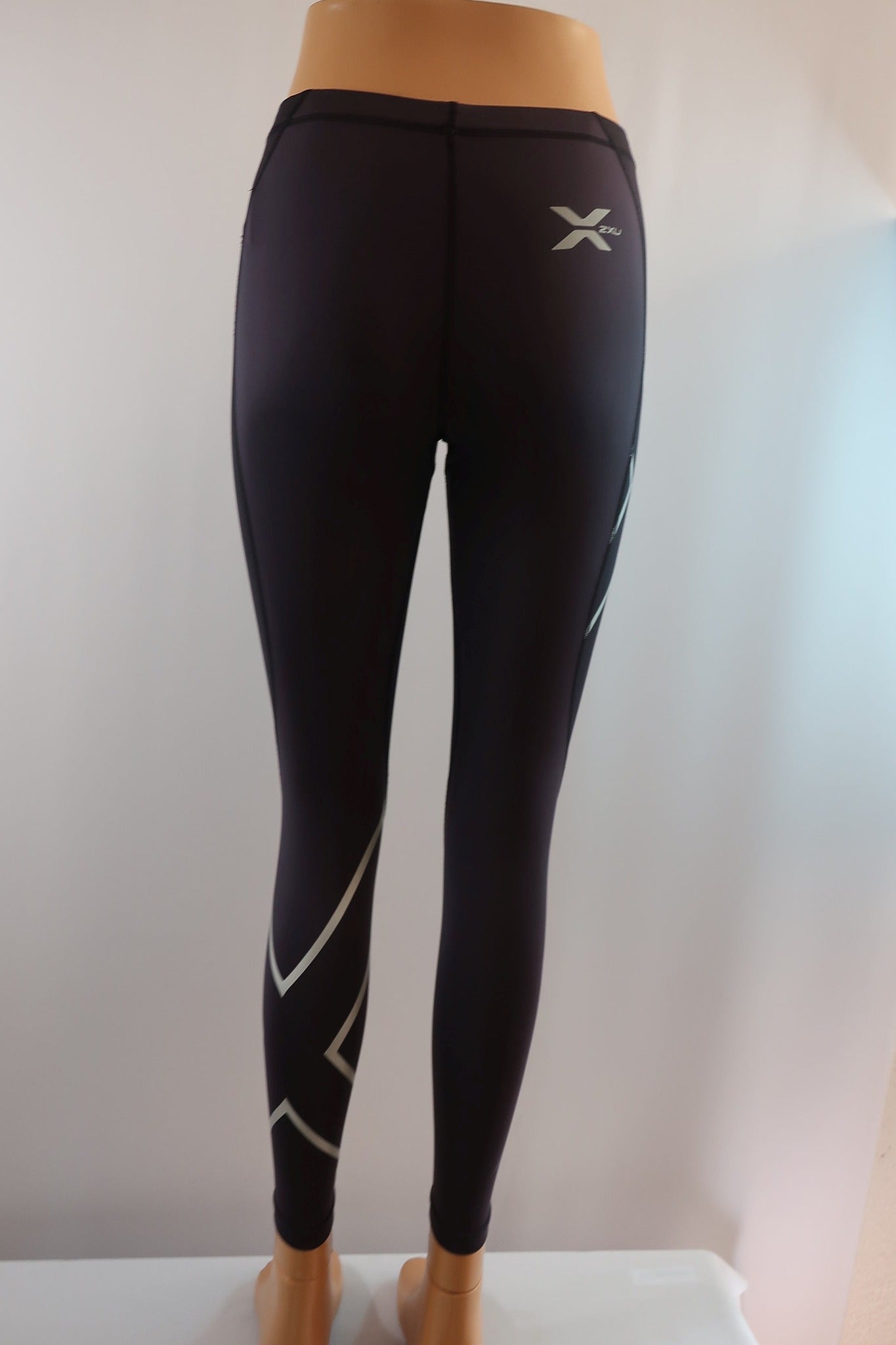 2XU moteriškos sportinės kompresinės tamprės M dydis