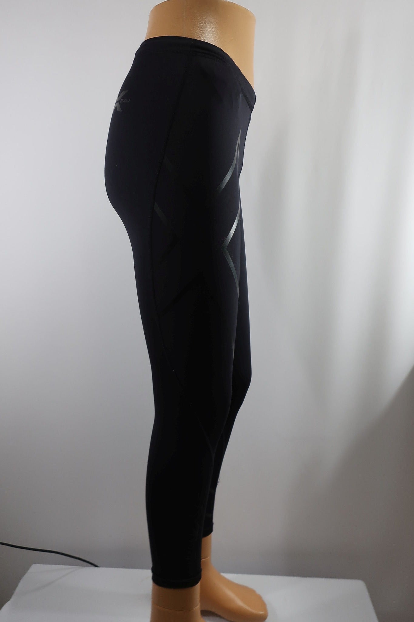2XU moteriškos sportinės kompresinės tamprės M dydis