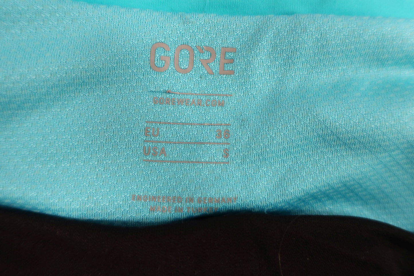 GORE moteriški sportiniai šortai 36 dydis