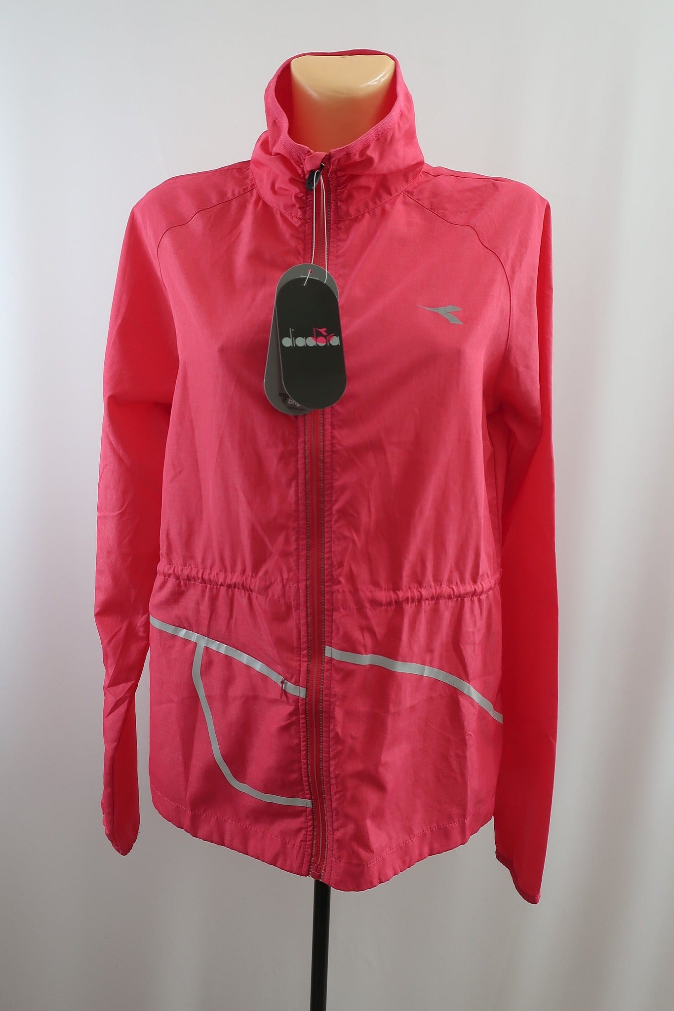 DIADORA nauja moteriška sportinė striukė/švarkas M dydis