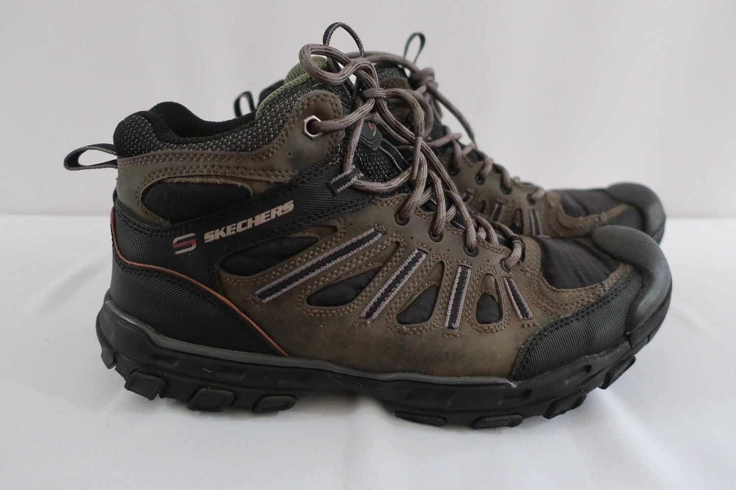 SKECHERS laisvalaikio, žygio batai 40 dydis