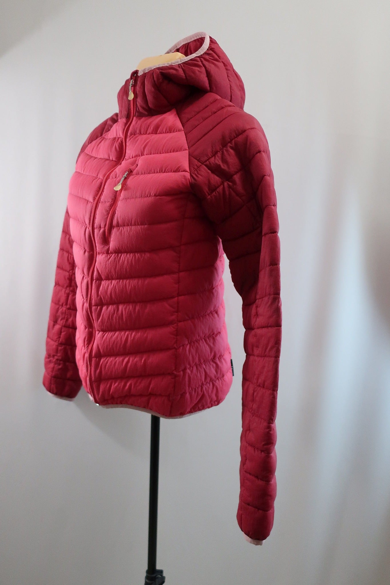 JACK WOLFSKIN lengva moteriška pūkinė striukė XS dydis