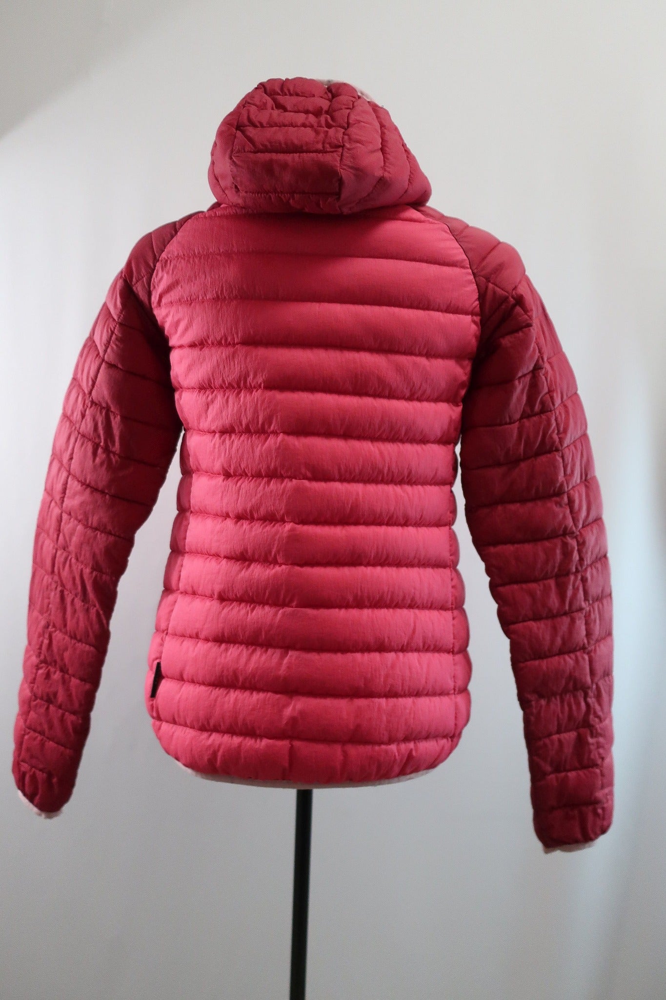 JACK WOLFSKIN lengva moteriška pūkinė striukė XS dydis