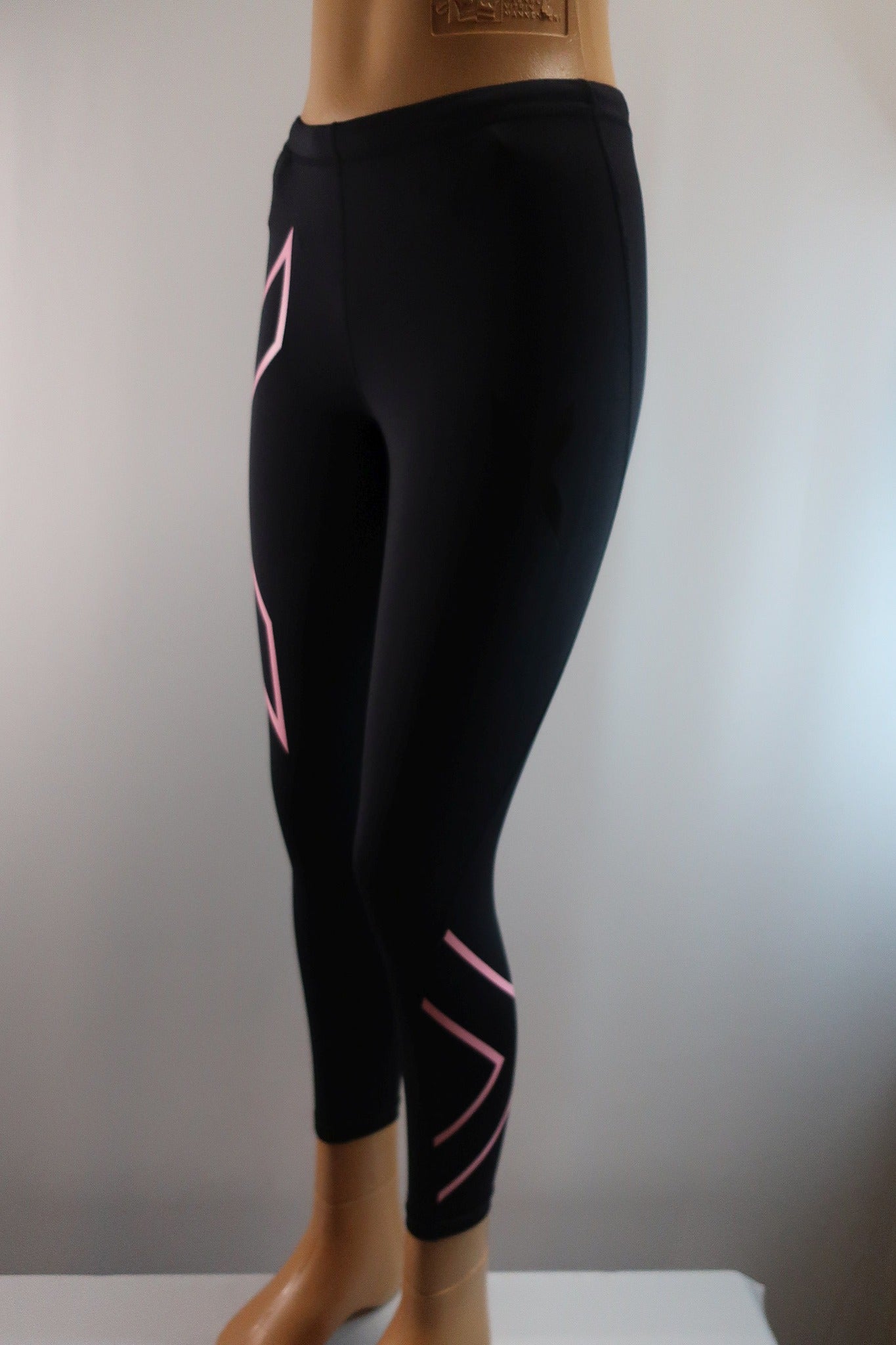 2XU moteriškos sportinės kompresinės tamprės M dydis
