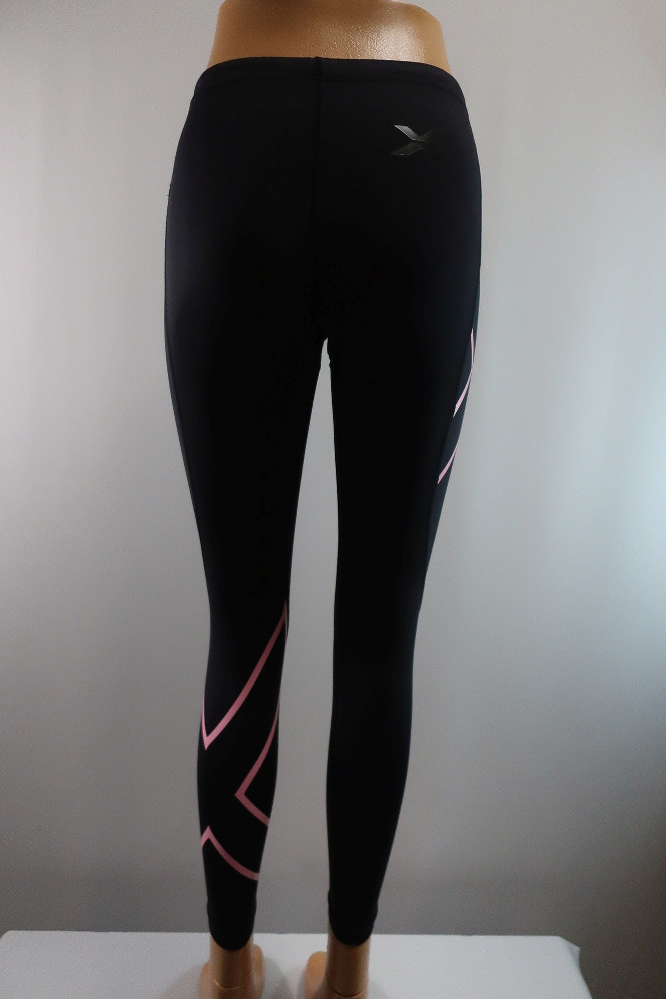 2XU moteriškos sportinės kompresinės tamprės M dydis