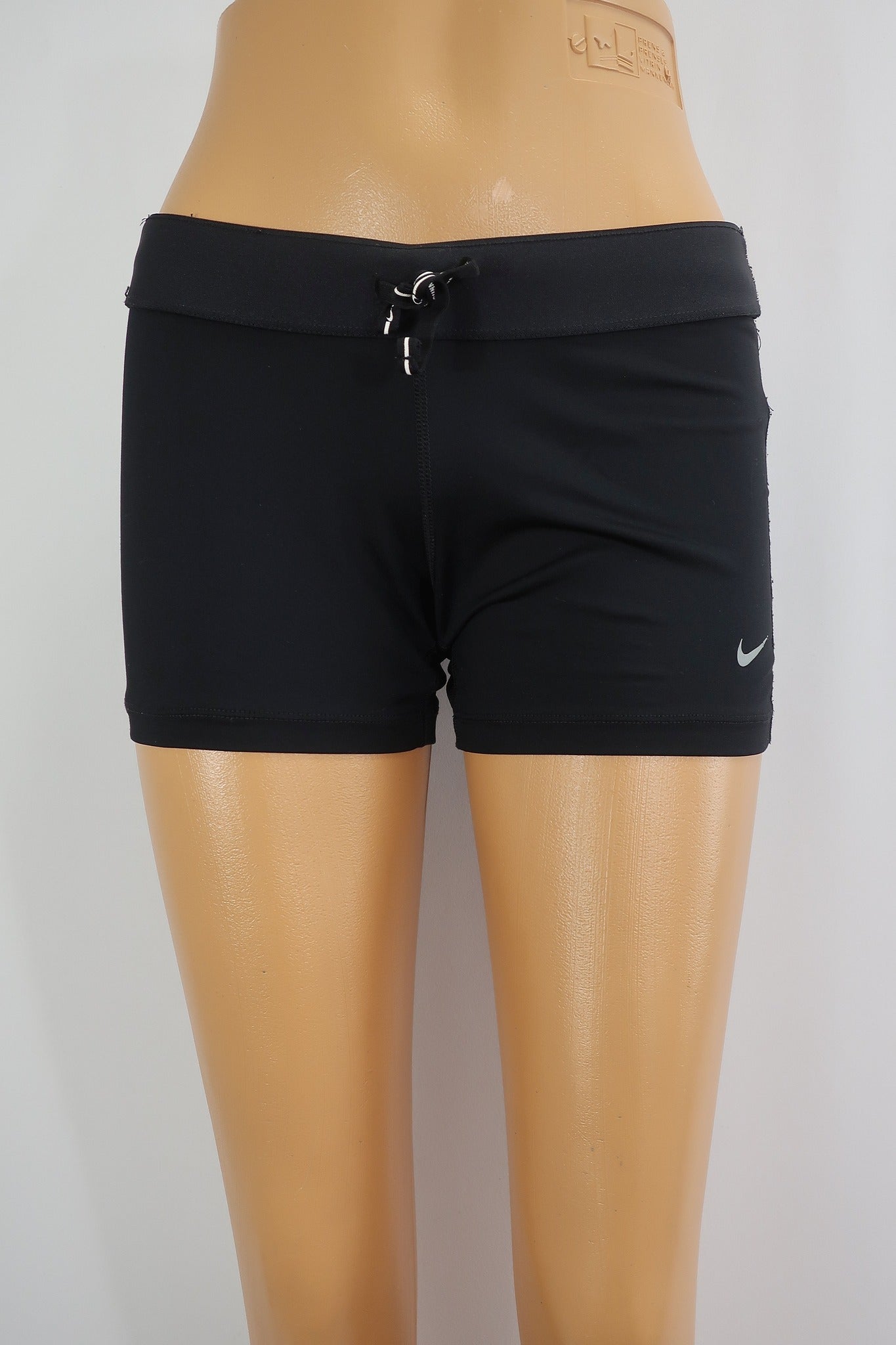 NIKE moteriški sportiniai šortai L dydis