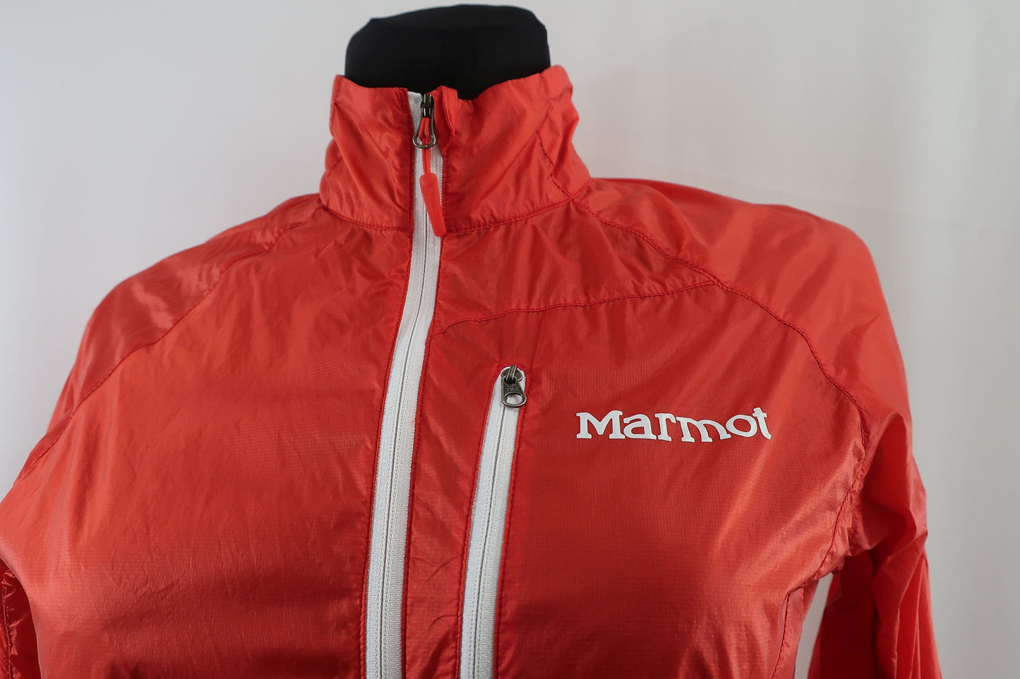 MARMOT moteriška sportinė striukė/ vėjinukė XS/S dydis