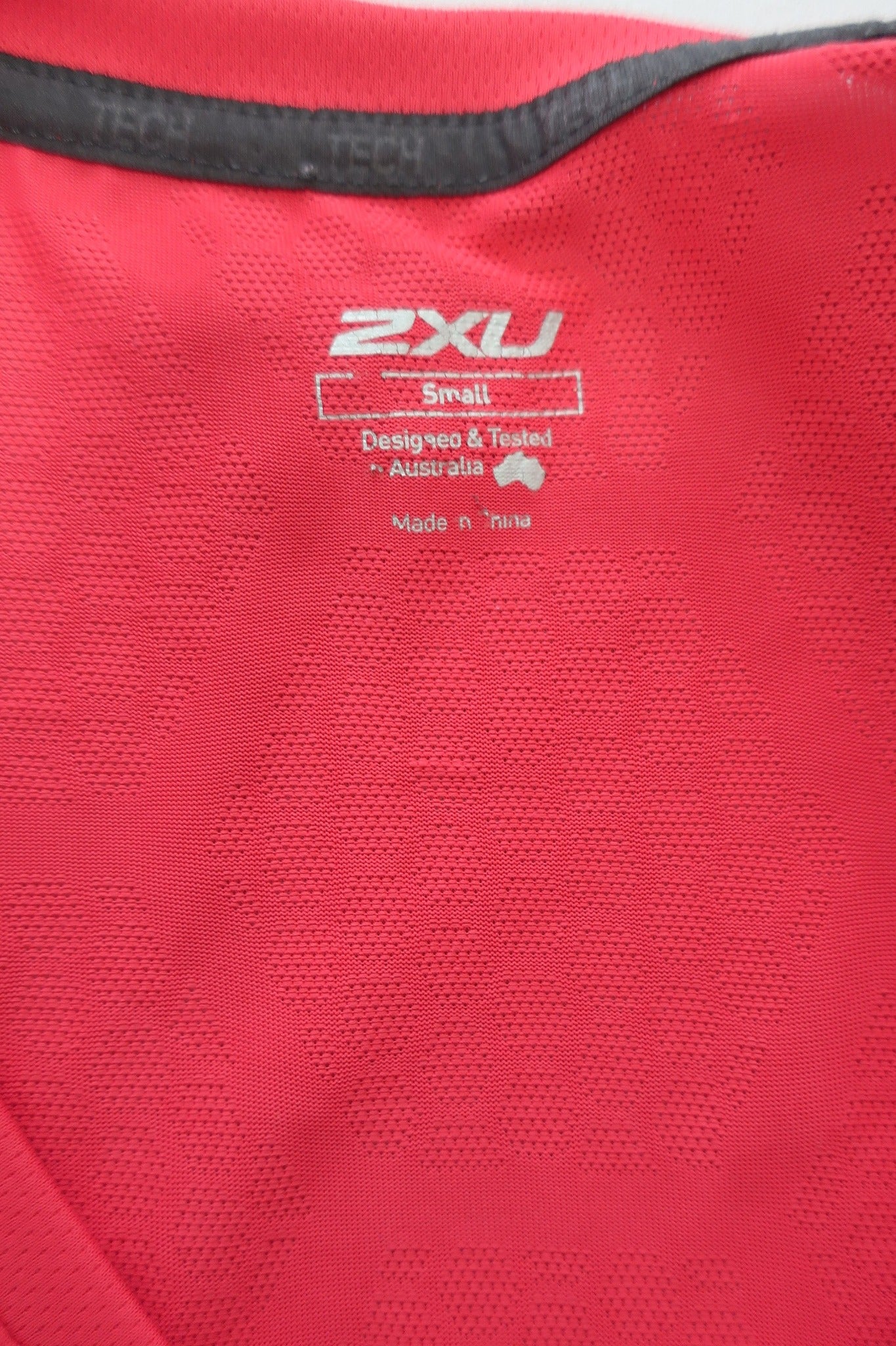 2XU moteriški marškinėliai S/M dydis.