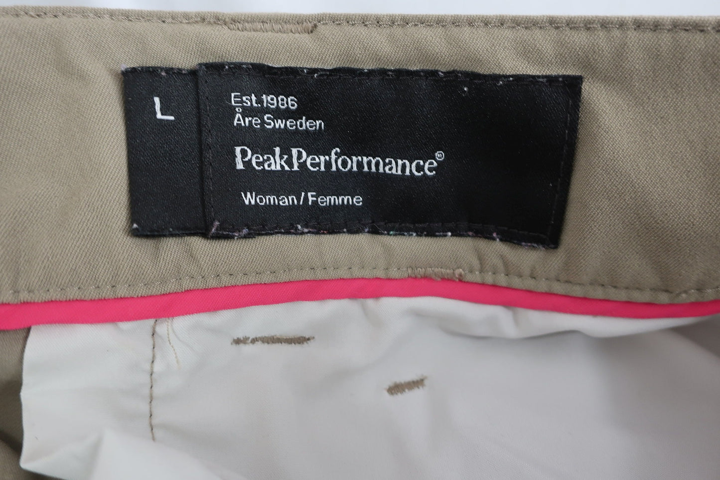 PEAK PERFORMANCE moteriški bridžai/ilgesni šortai L/XL dydis