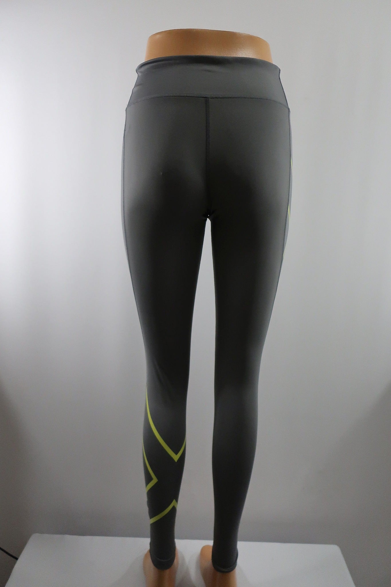 2XU moteriškos sportinės kompresinės tamprės MT dydis