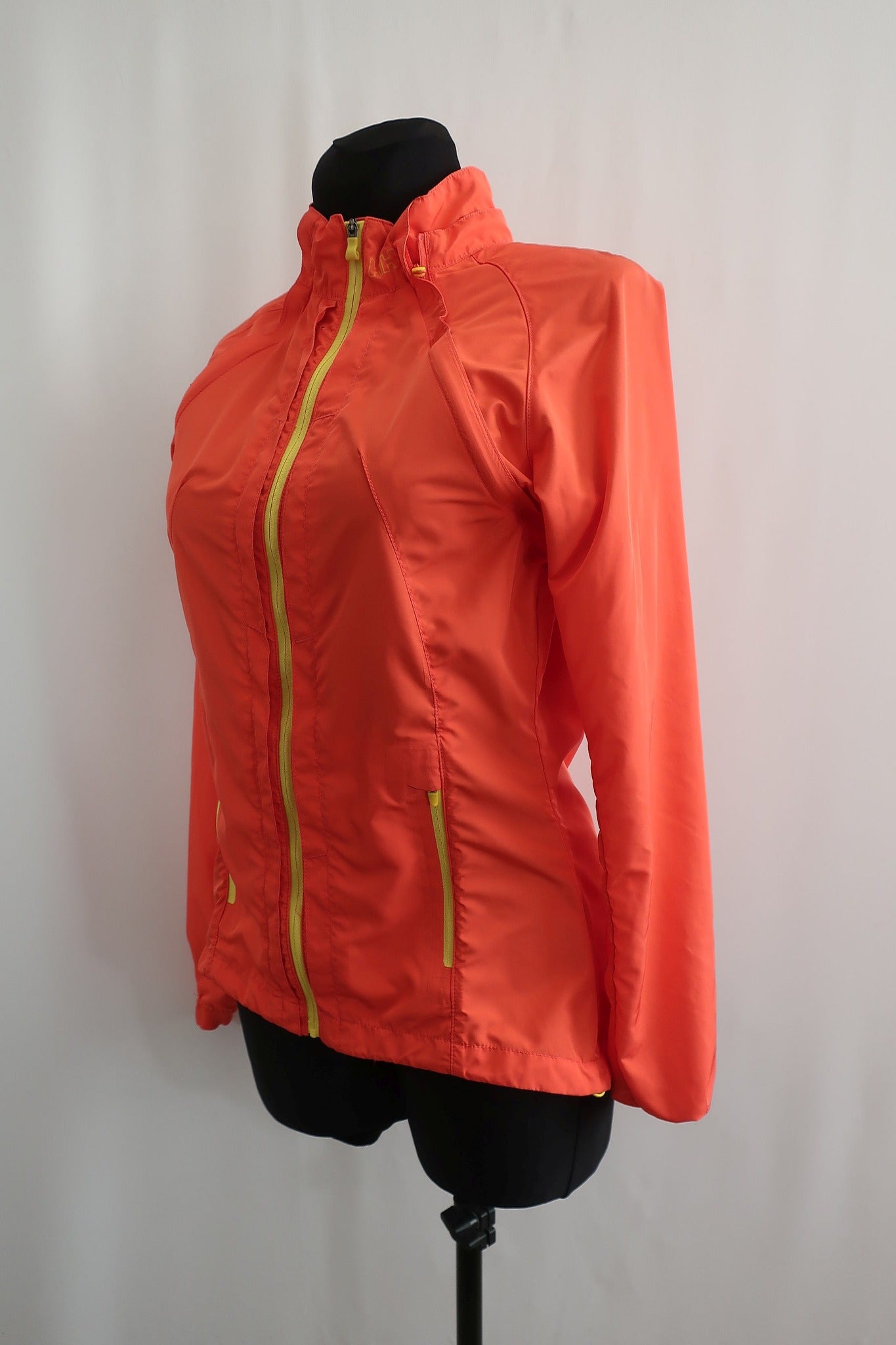 HELLY HANSEN moteriškas bėgimo švarkas/ striukė S/M dydis.