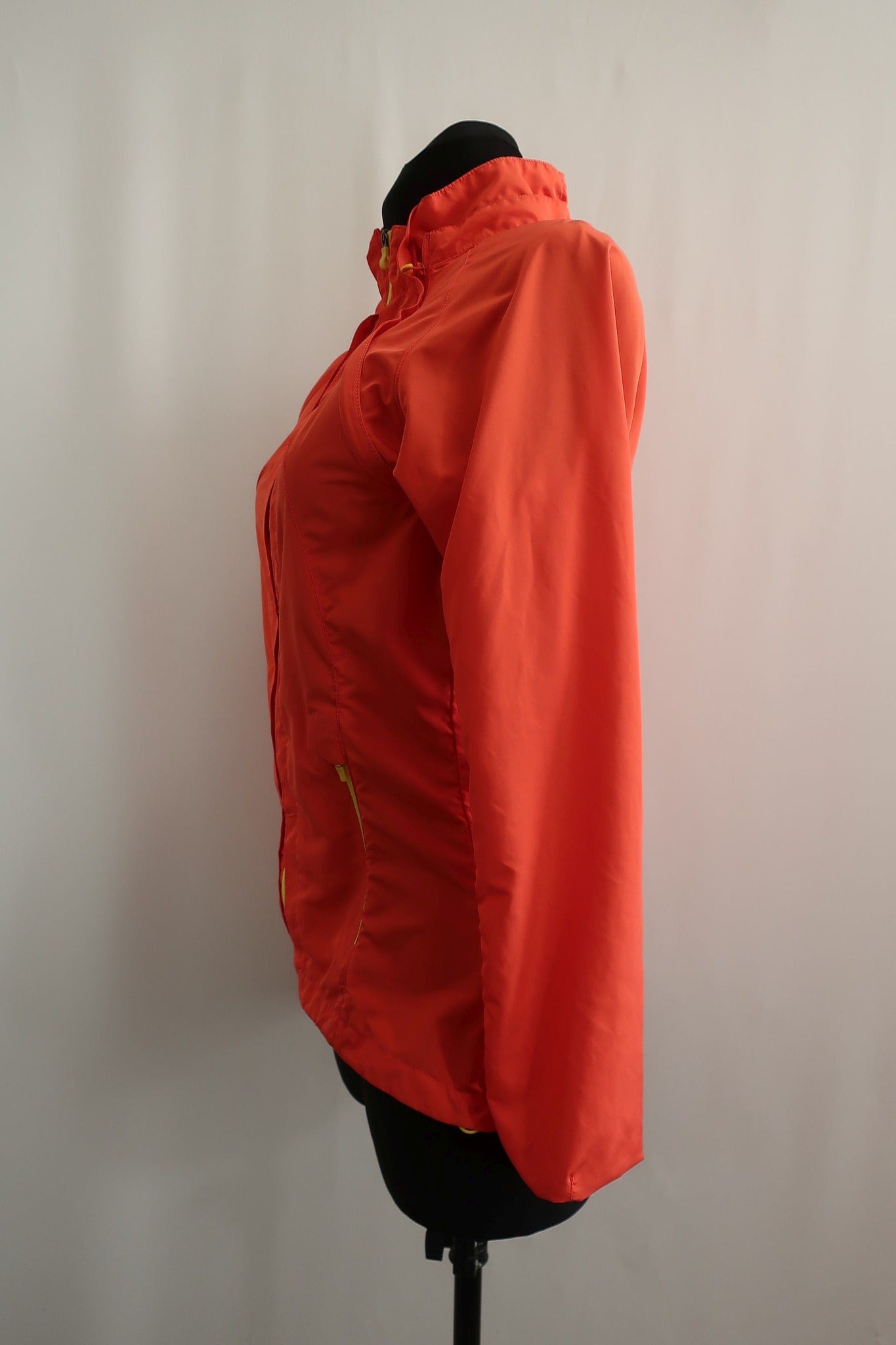 HELLY HANSEN moteriškas bėgimo švarkas/ striukė S/M dydis.