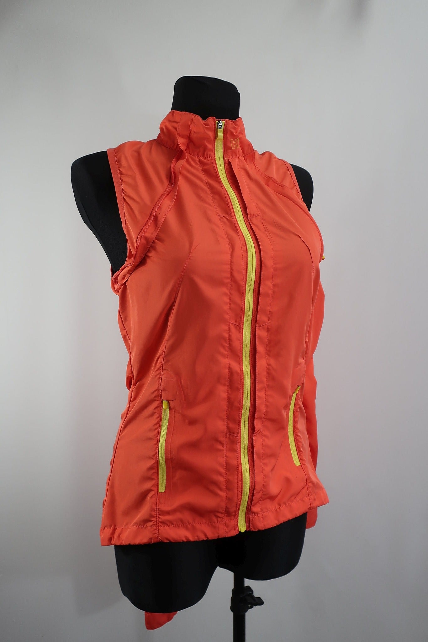 HELLY HANSEN moteriškas bėgimo švarkas/ striukė S/M dydis.