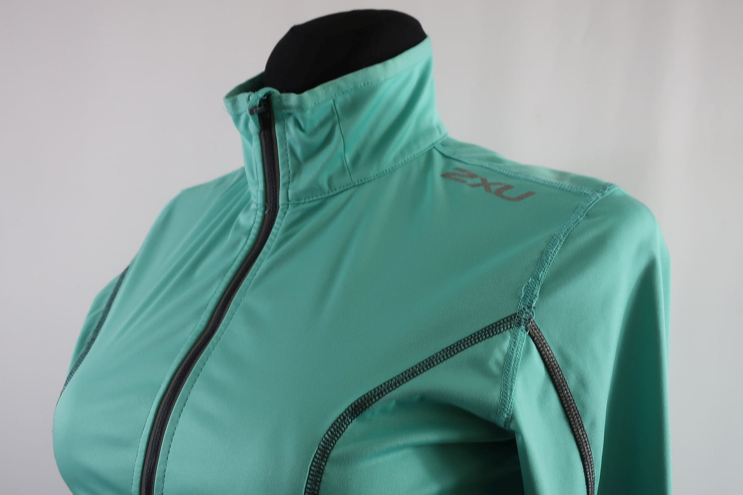 2XU moteriškas sportinis švarkas / striukė XS/S dydis