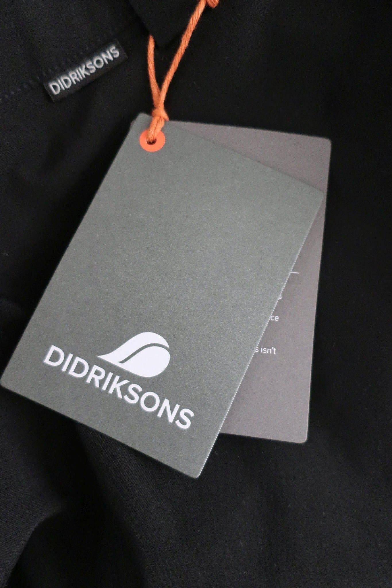 DIDRIKSONS naujas laisvalaikio sijonas su šortai 36/38 dydis