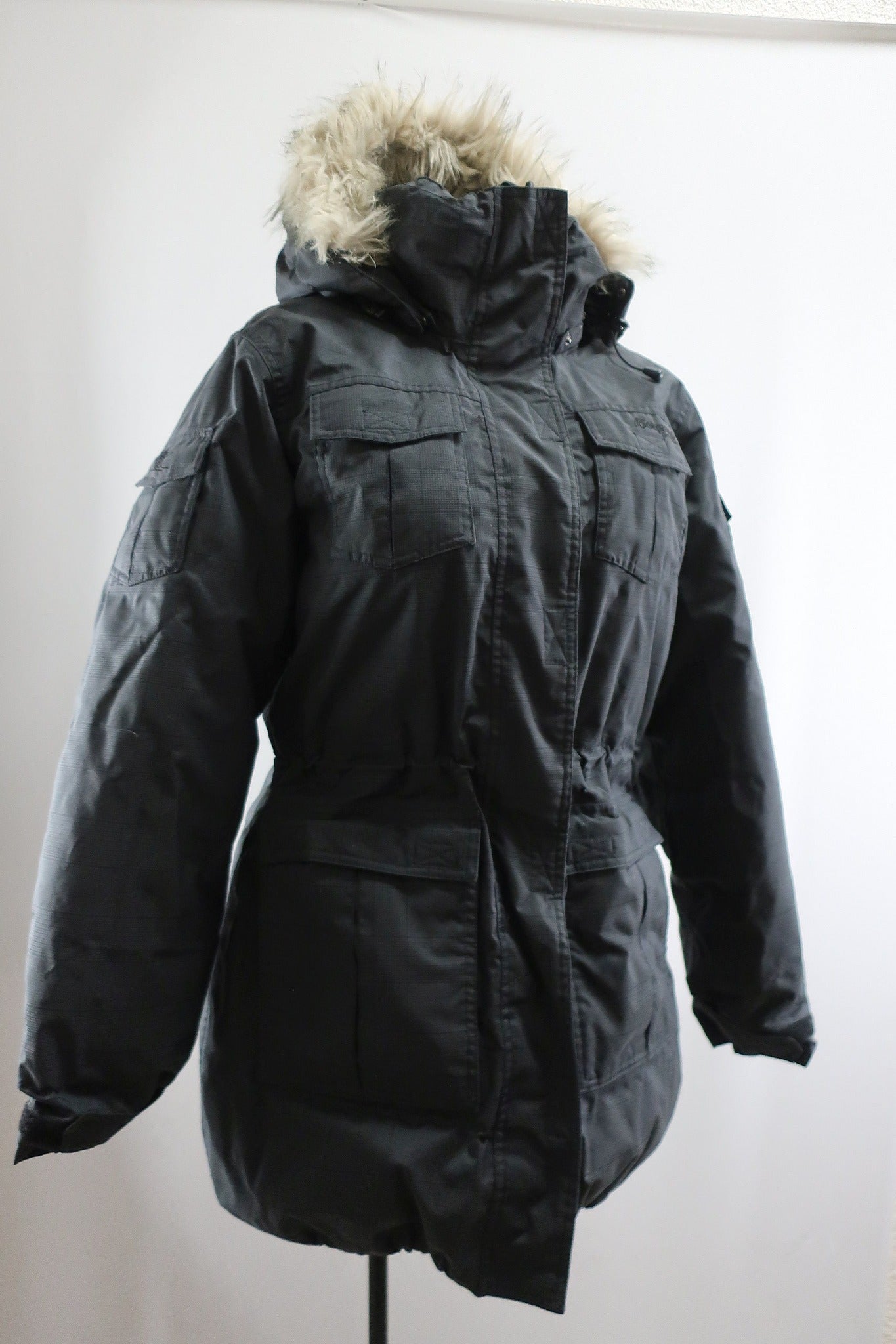 BERGANS moteriška pūkinė parka/ilga striukė/puspaltis L dydis